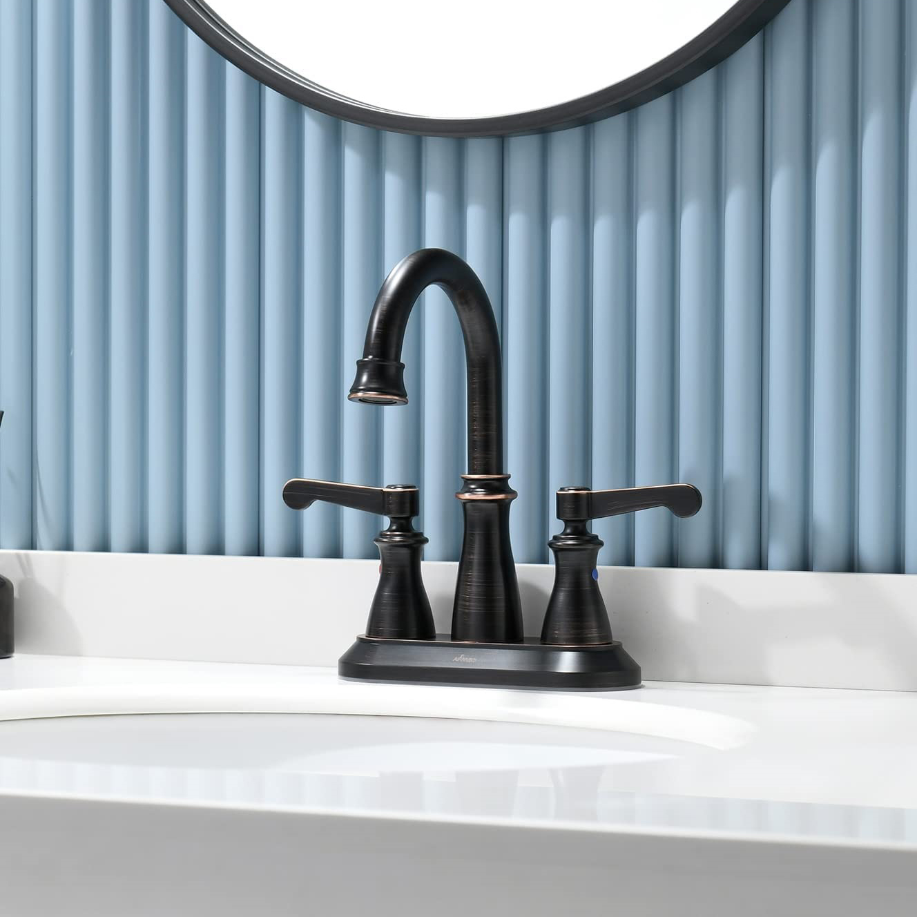 Выбор между матовым черным и хромированным смесителями для ванной комнаты: стильное руководство по улучшению декора вашей душевой комнаты