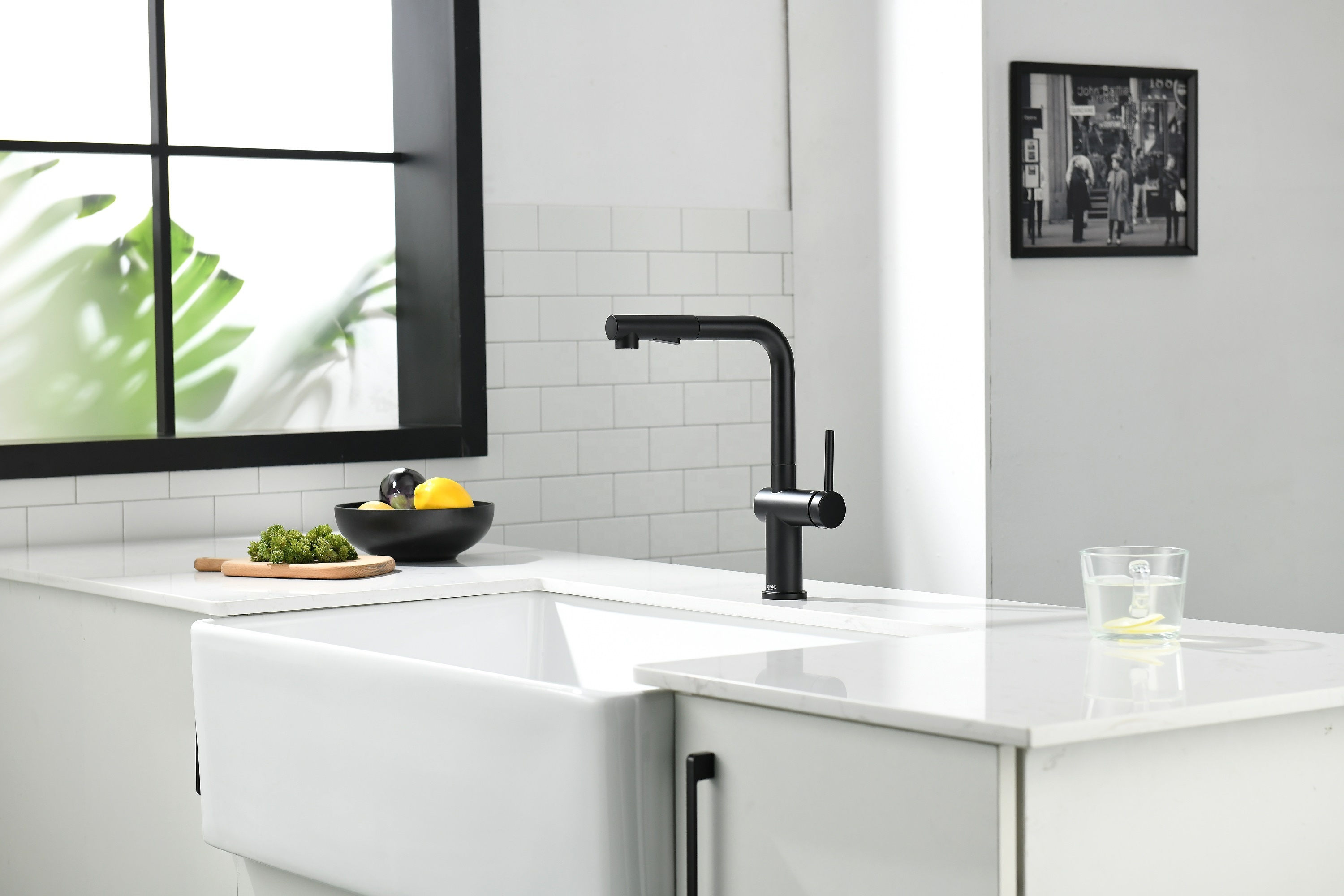 Современная кухонная раковина с краном Кухонный выдвижной кран Очиститель водопроводного крана в матовом черном цвете