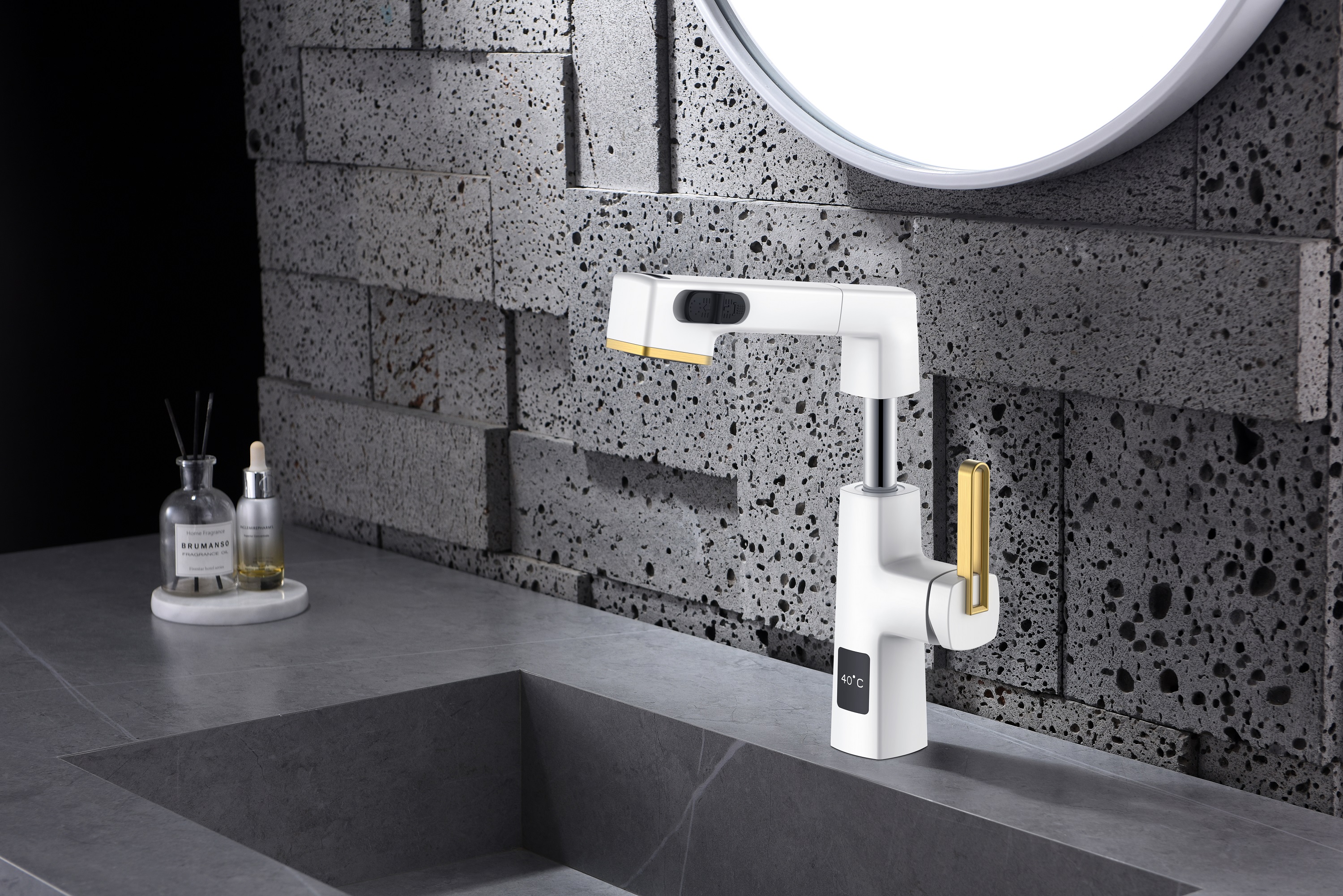  Дисплей температуры Уникальный дизайн Черный нержавеющий и розовое золото Выдвижной смеситель для ванной комнаты Регулируемая высота