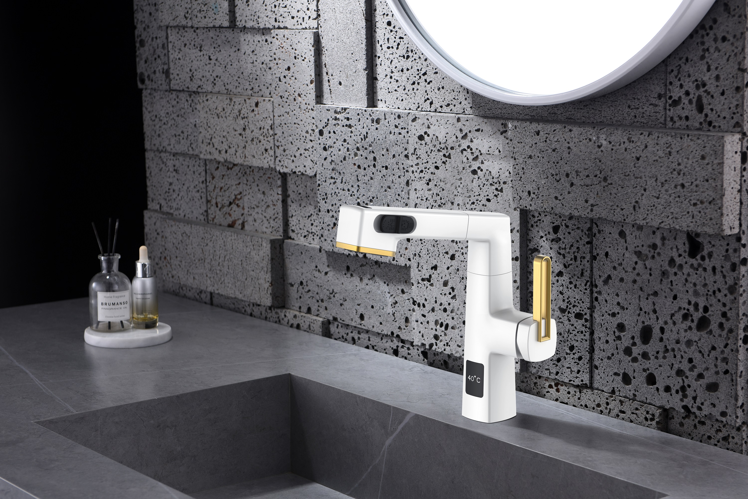  Дисплей температуры Уникальный дизайн Белое и розовое золото Выдвижной смеситель для ванной комнаты Регулируемая высота